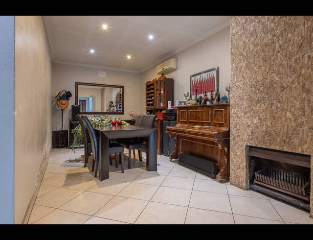5 BEDROOM HOUSE FOR SALE IN BRACKENHURST
